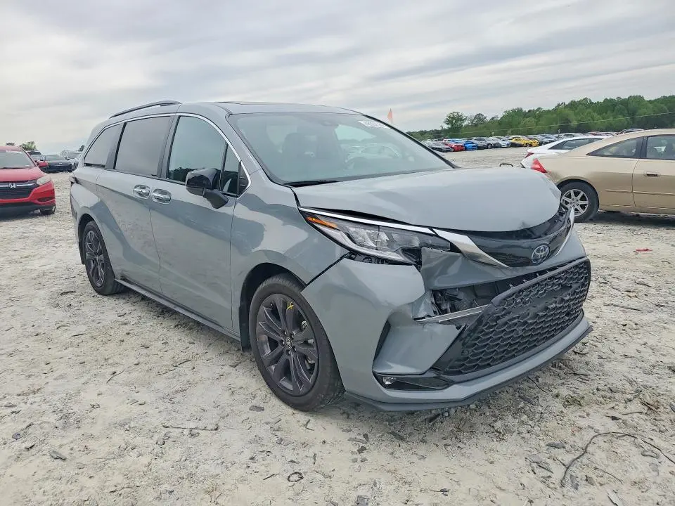 2024 TOYOTA SIENNA XSE 7-PASSENGER  