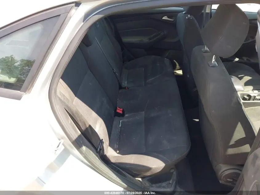 2015 FORD FOCUS SE