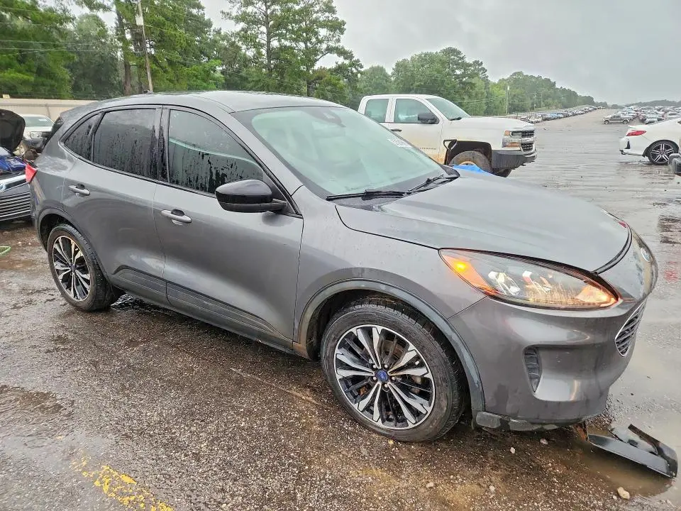 2022 FORD ESCAPE SE  