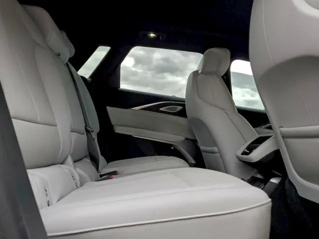 2024 CADILLAC LYRIQ LUXURY  