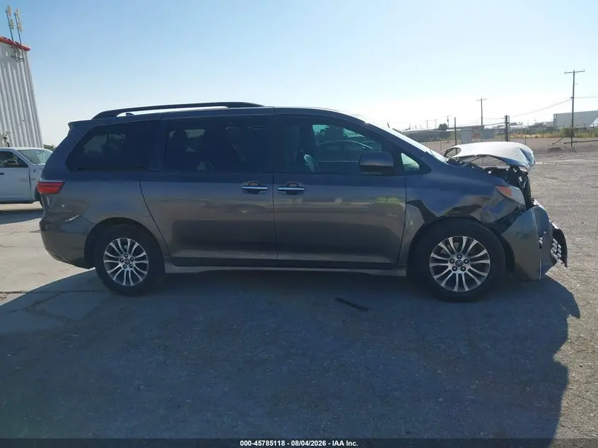 2020 TOYOTA SIENNA XLE