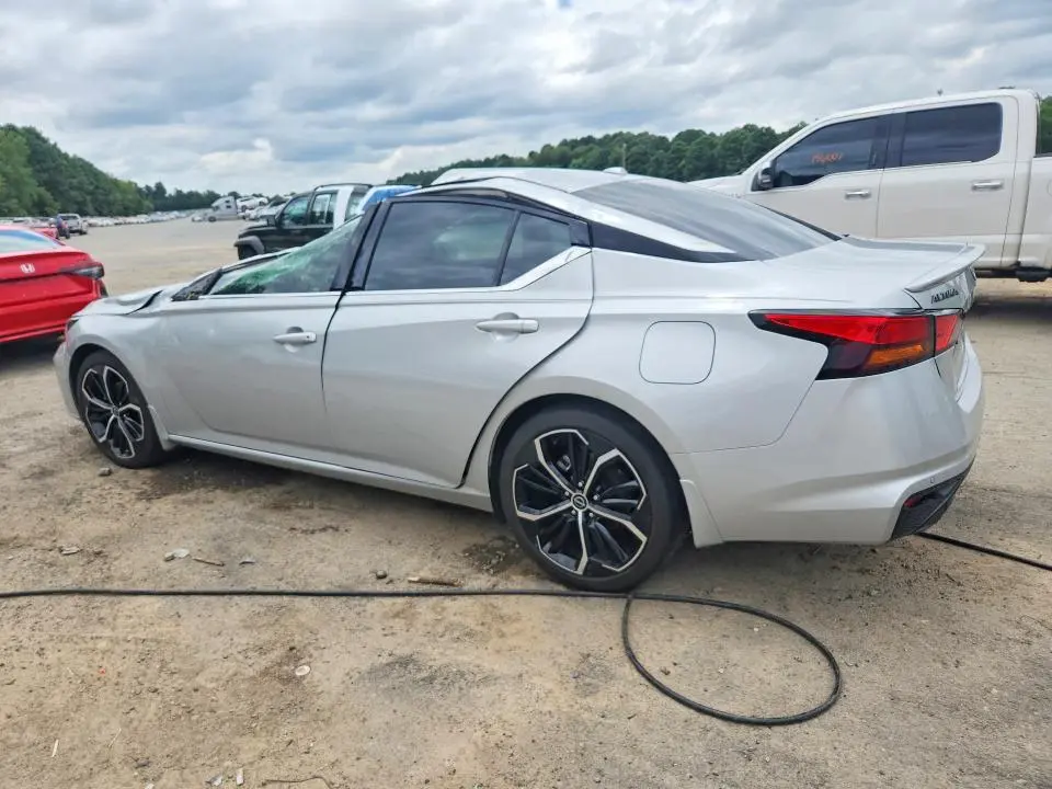 2024 NISSAN ALTIMA SR  