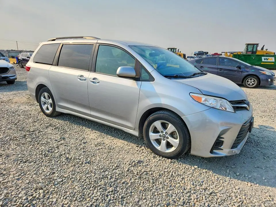 2019 TOYOTA SIENNA LE  