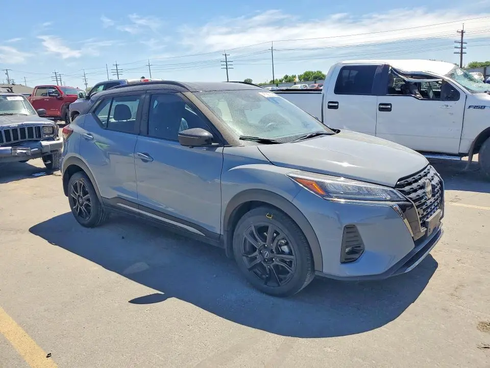 2024 NISSAN KICKS SR  