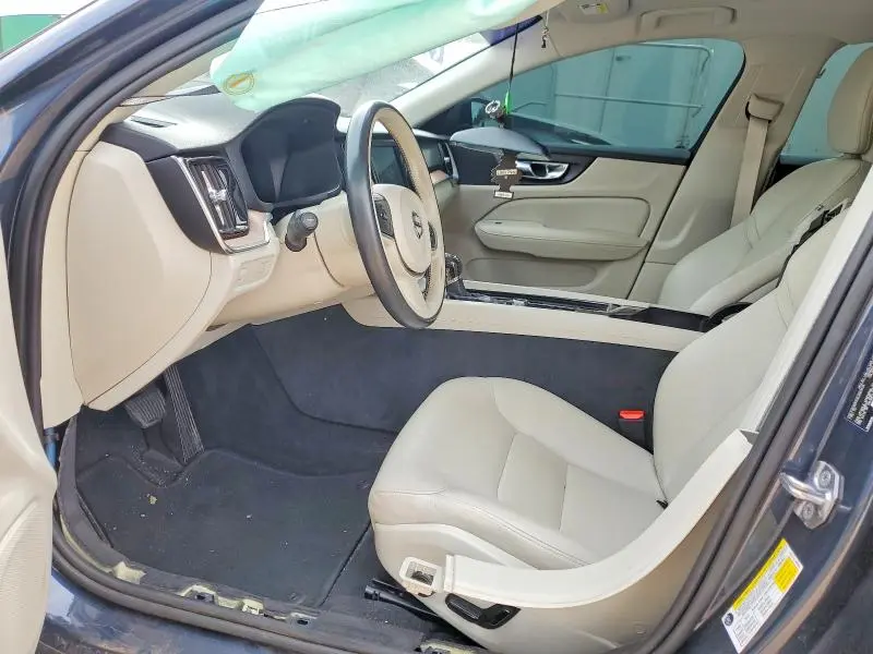 2020 VOLVO S60 T5 MOMENTUM  