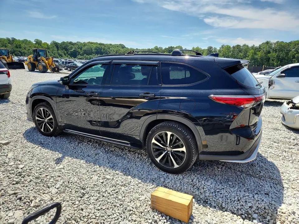 2022 TOYOTA HIGHLANDER XSE  