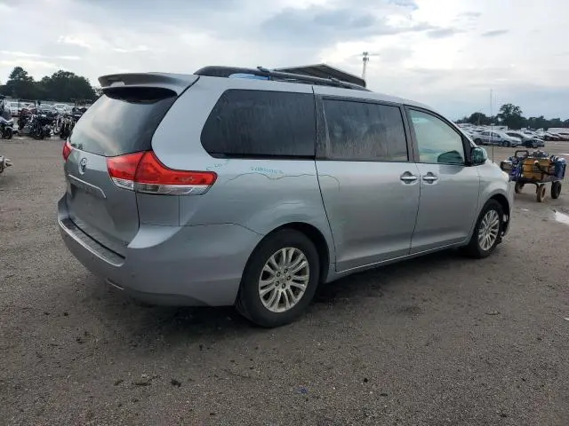 2014 TOYOTA SIENNA XLE  