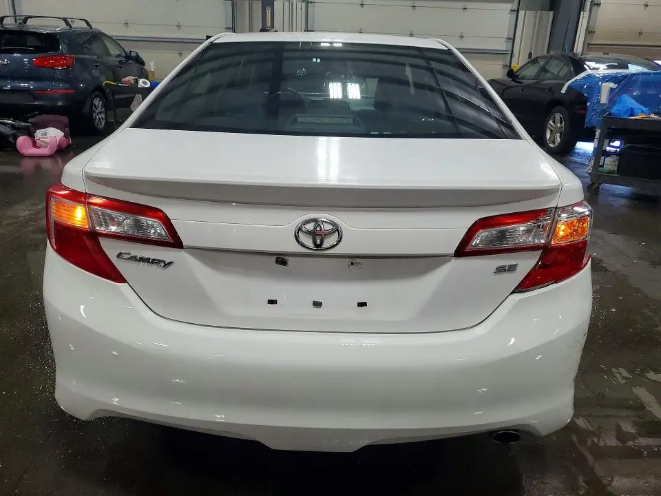 2014 TOYOTA CAMRY SE  