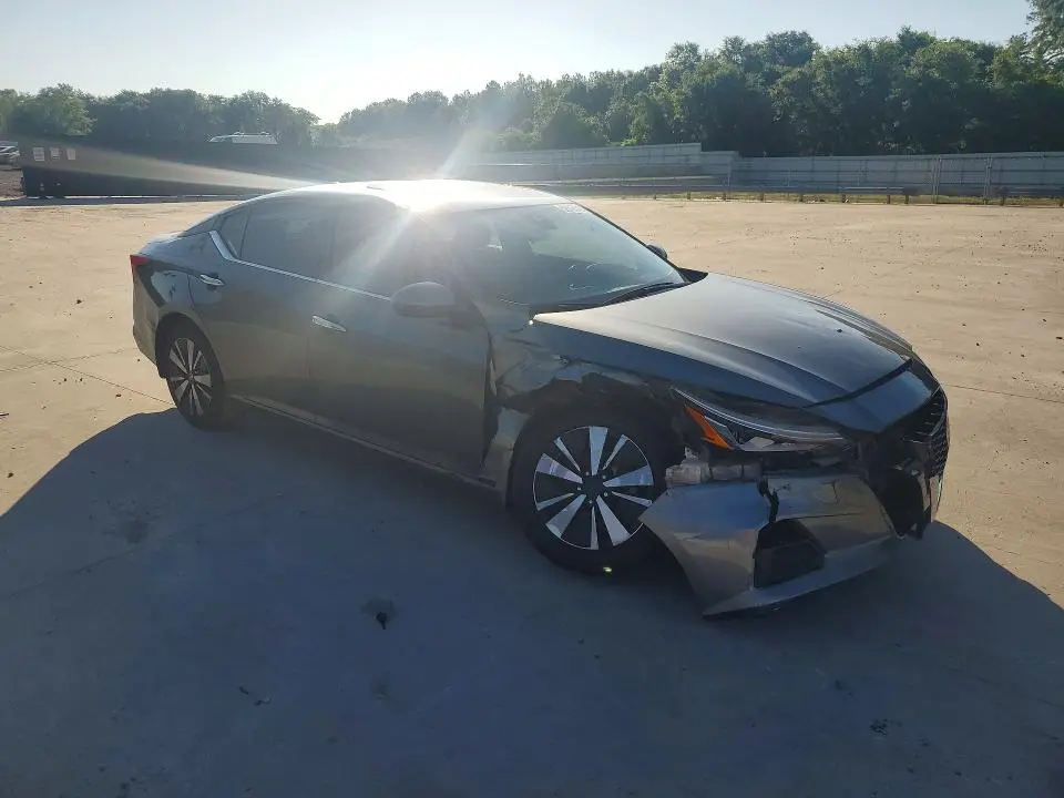 2021 NISSAN ALTIMA SV  