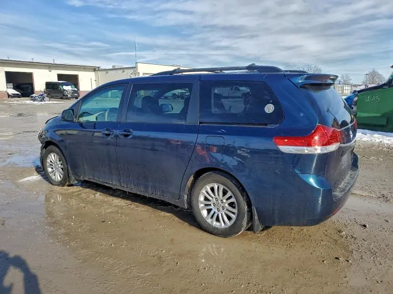 2011 TOYOTA SIENNA XLE  