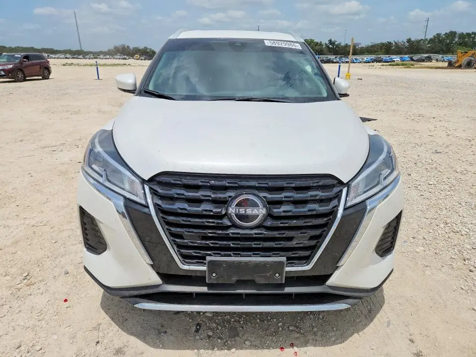 2024 NISSAN KICKS SV  