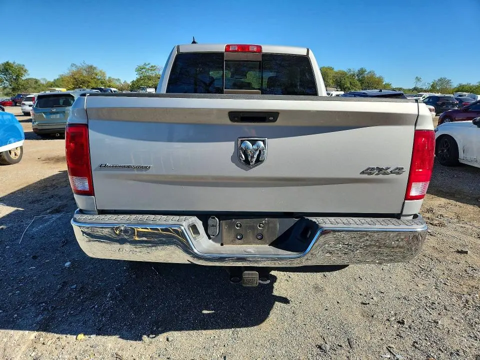 2016 RAM 1500 SLT  