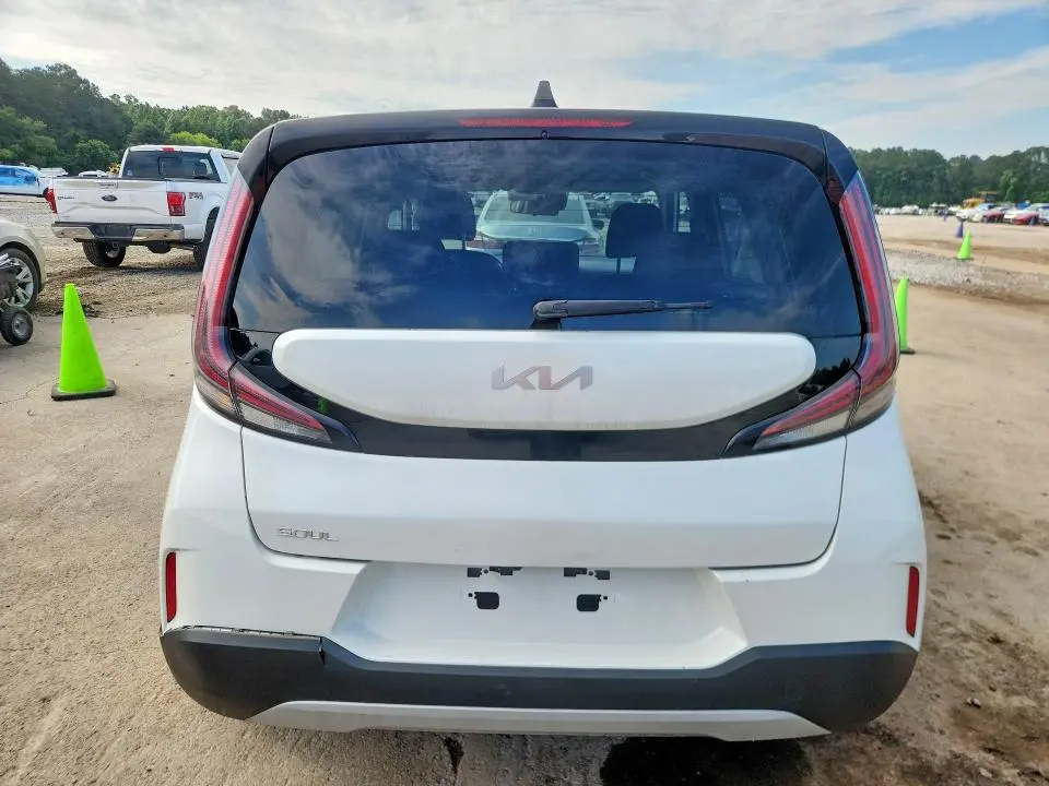2023 KIA SOUL LX  