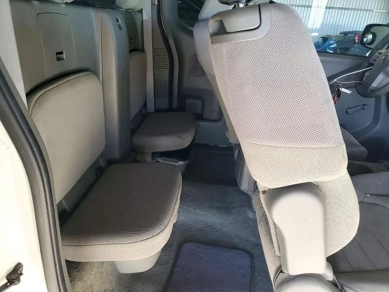 2014 NISSAN FRONTIER S  