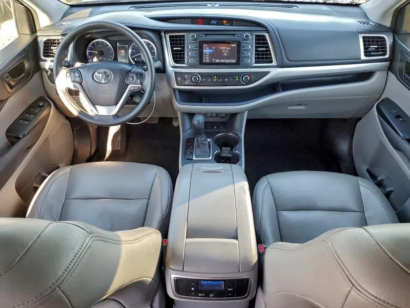 2018 TOYOTA HIGHLANDER LE  