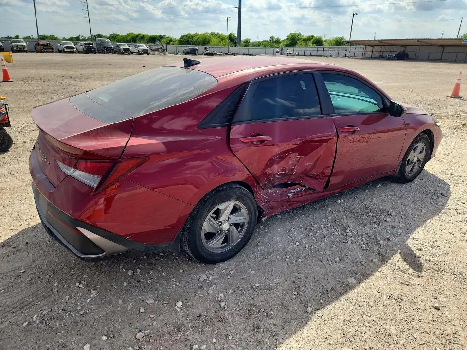 2025 HYUNDAI ELANTRA SE  