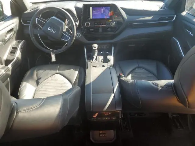 2024 TOYOTA HIGHLANDER LE  