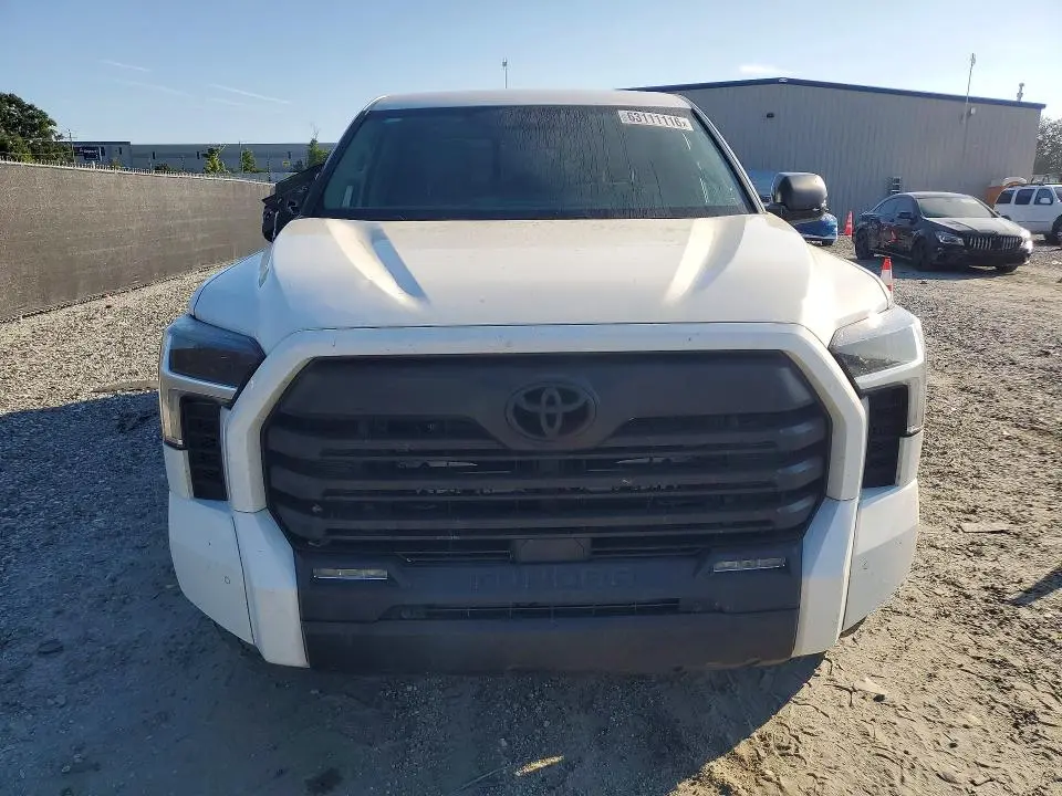 2024 TOYOTA TUNDRA SR5  