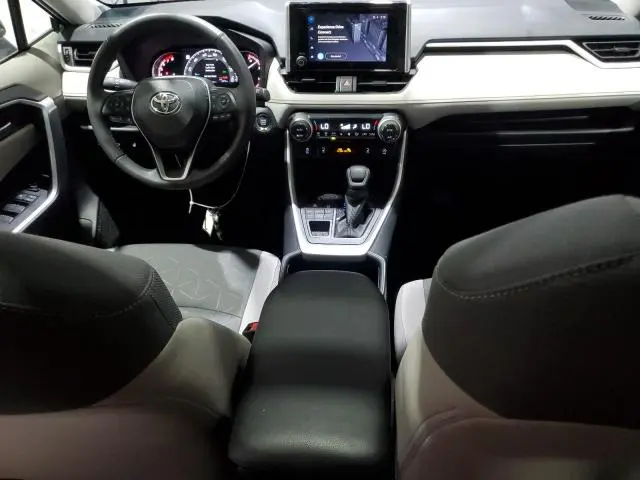 2025 TOYOTA RAV4 XLE  