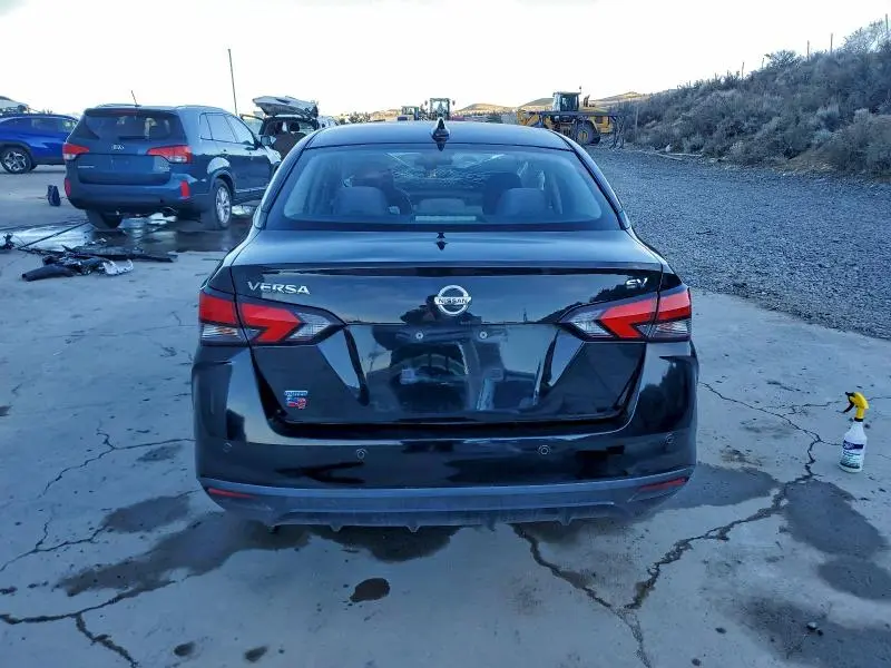2021 NISSAN VERSA SV  