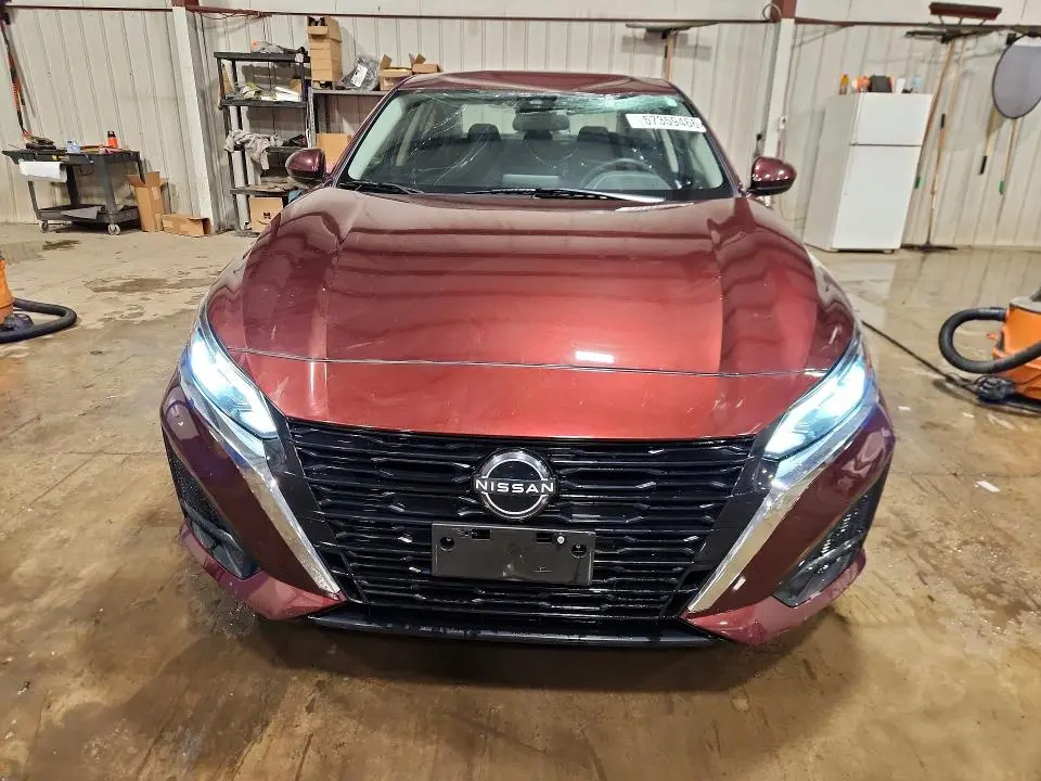 2023 NISSAN ALTIMA SV  