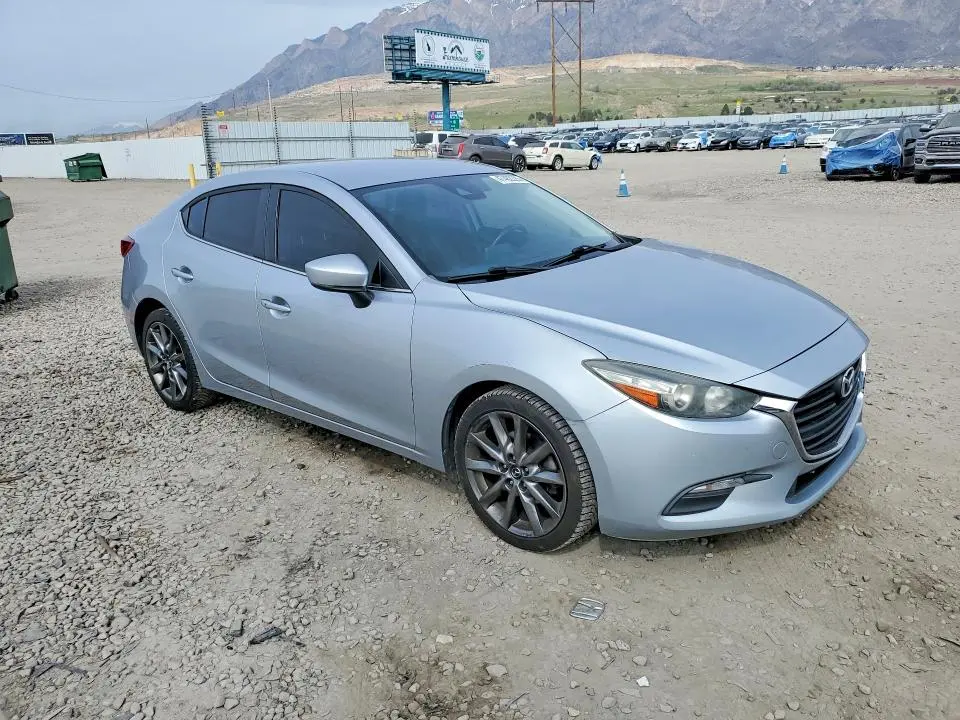 2018 MAZDA 3 TOURING  