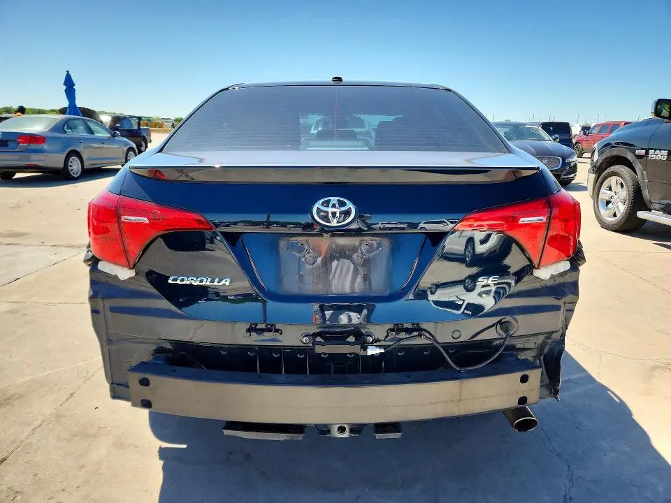 2018 TOYOTA COROLLA SE  