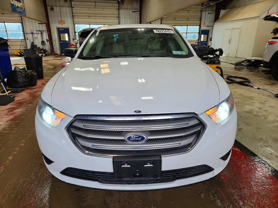 2015 FORD TAURUS SE  