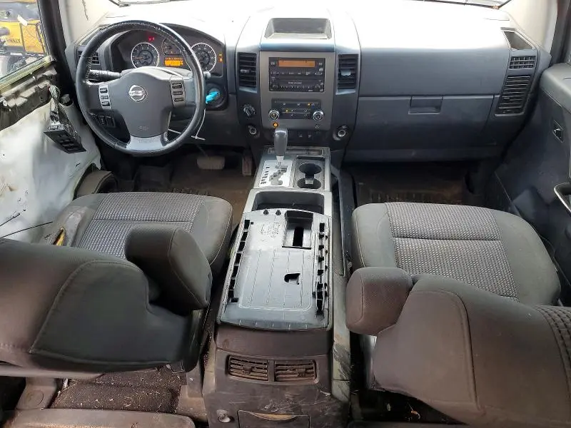 2010 NISSAN TITAN SE  