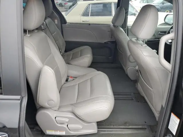 2015 TOYOTA SIENNA XLE  