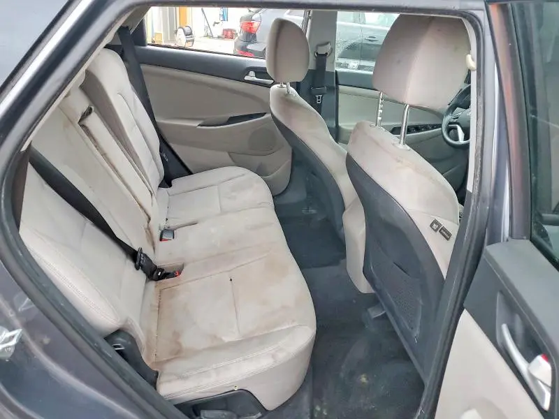 2021 HYUNDAI TUCSON SE  