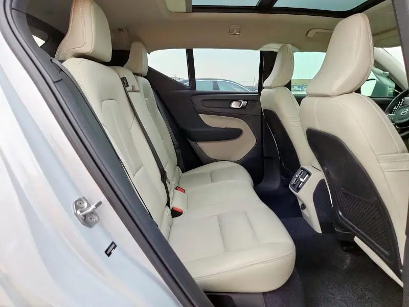 2021 VOLVO XC40 T5 MOMENTUM  