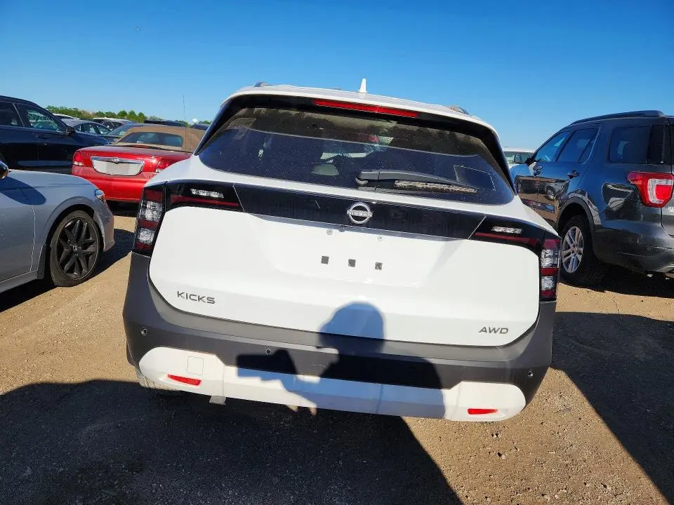 2025 NISSAN KICKS SV  