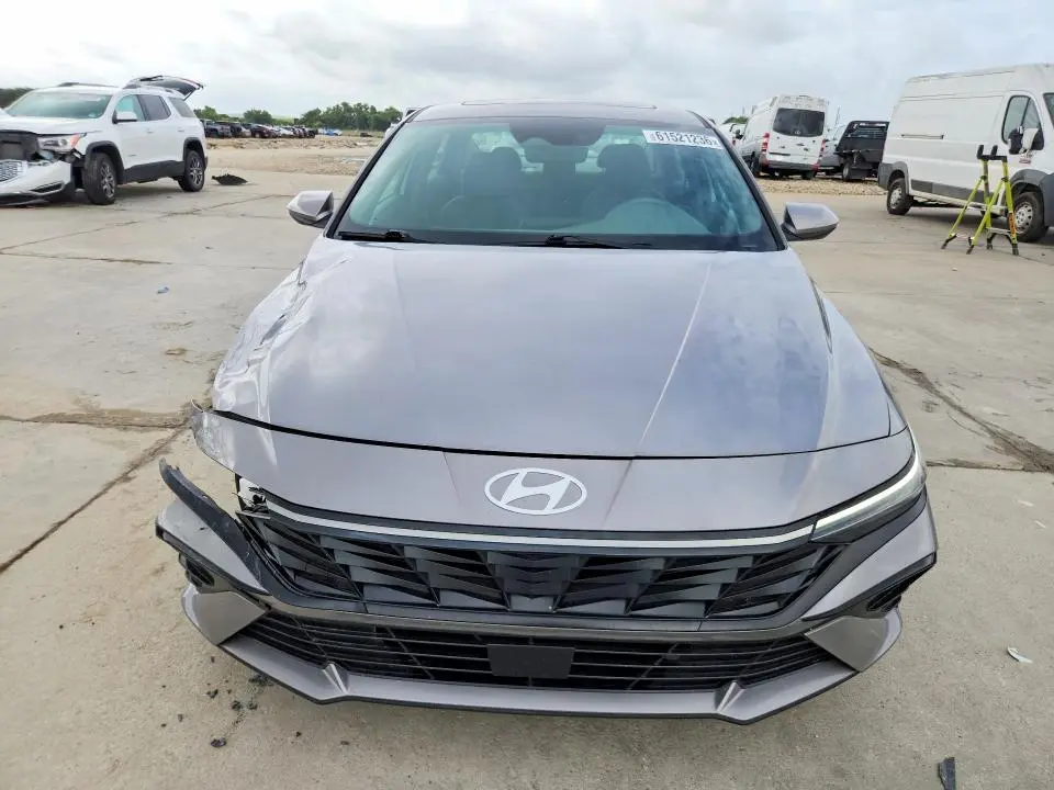 2025 HYUNDAI ELANTRA SEL  