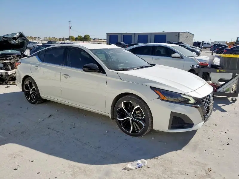 2024 NISSAN ALTIMA SR  