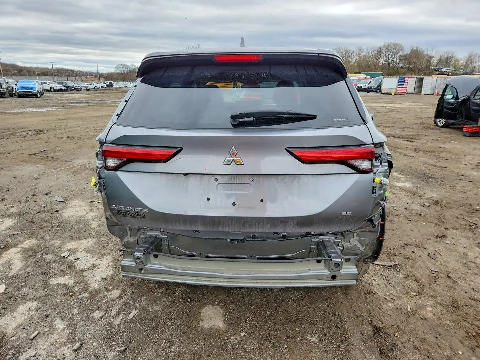 2024 MITSUBISHI OUTLANDER SE  