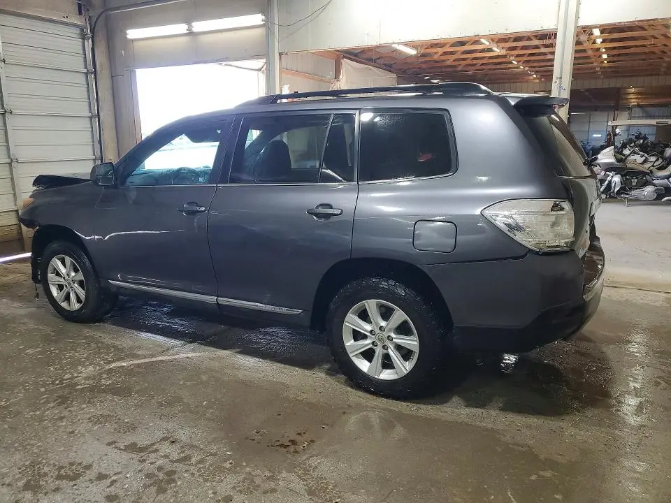 2011 TOYOTA HIGHLANDER SE  