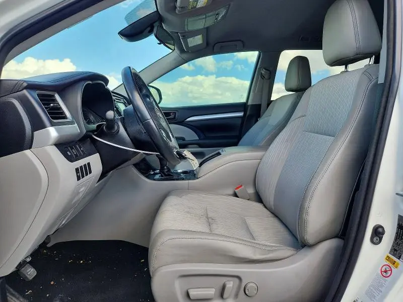 2017 TOYOTA HIGHLANDER LE PLUS  