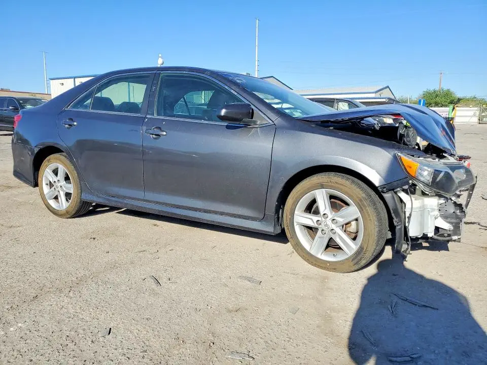 2013 TOYOTA CAMRY SE  