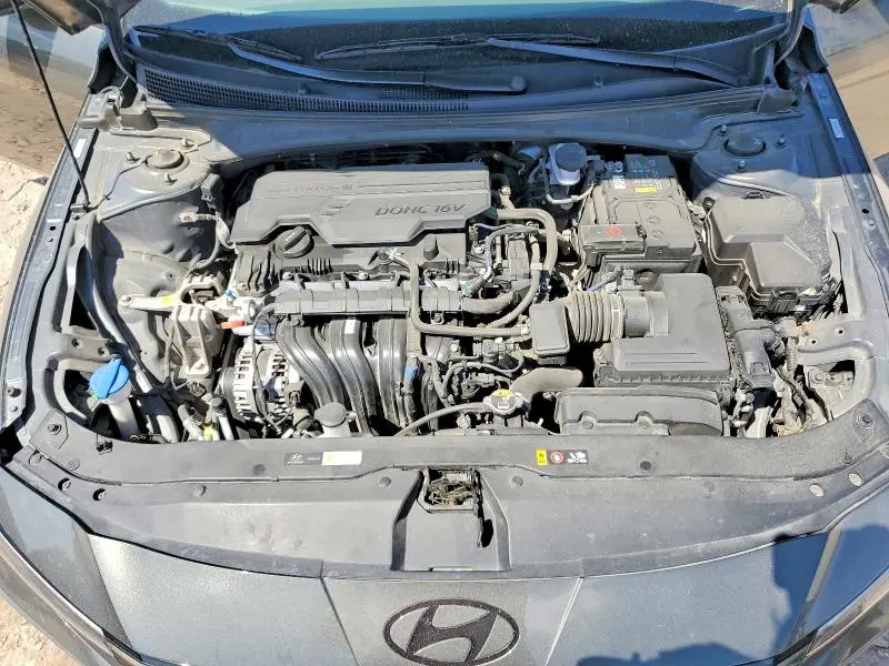 2024 HYUNDAI ELANTRA SE  