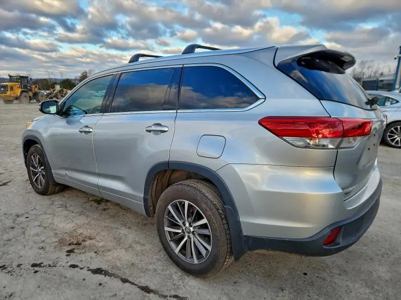 2017 TOYOTA HIGHLANDER SE  