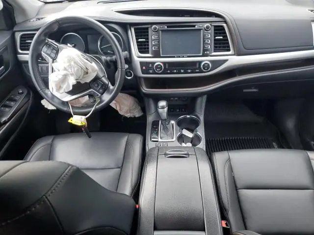 2019 TOYOTA HIGHLANDER SE  