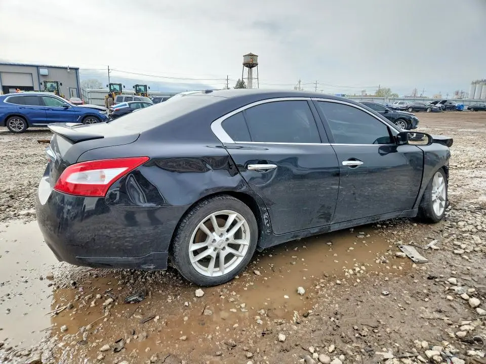 2011 NISSAN MAXIMA   