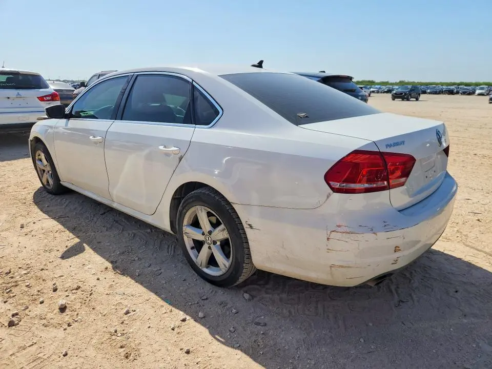 2013 VOLKSWAGEN PASSAT SE  