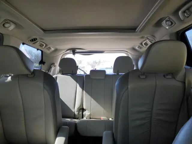 2011 TOYOTA SIENNA XLE