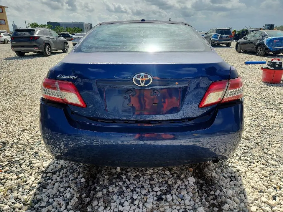 2011 TOYOTA CAMRY BASE  