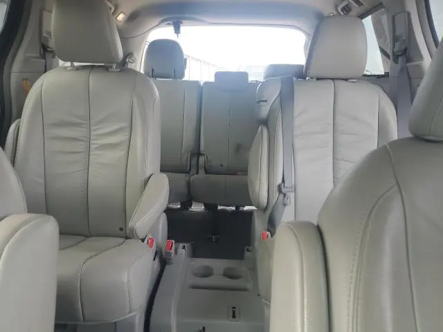 2012 TOYOTA SIENNA XLE  
