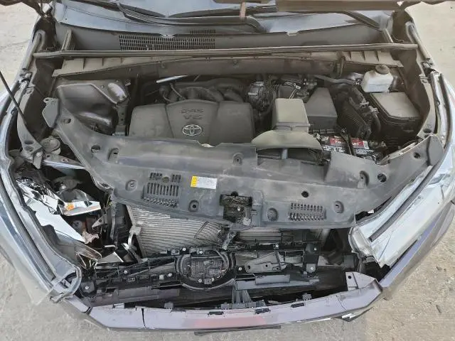 2019 TOYOTA HIGHLANDER LE  