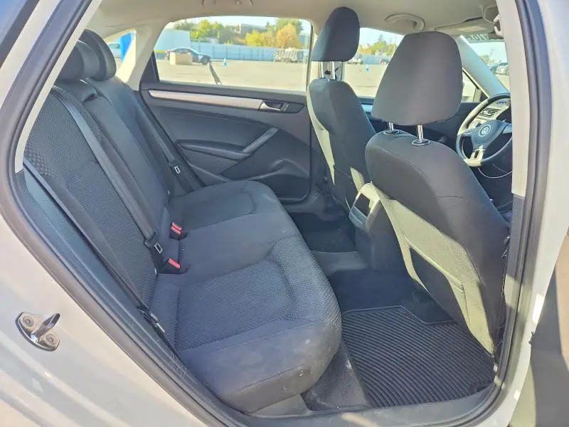 2013 VOLKSWAGEN PASSAT S  