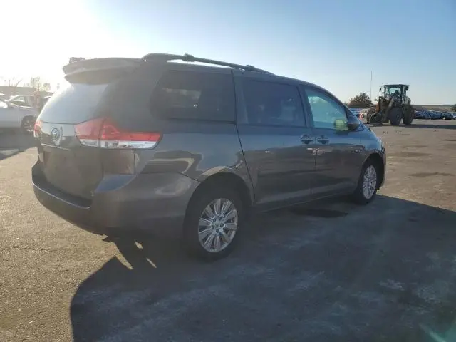2011 TOYOTA SIENNA XLE  